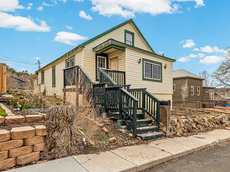 114 E Sherman Ave — Photo 2