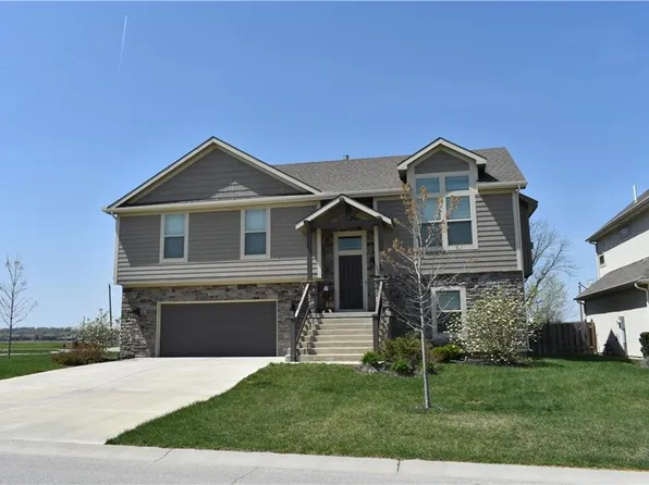 1640 Shadow Dr, Leavenworth, KS 66048