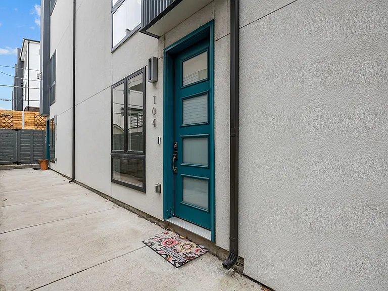 1821 Irving St #104 — Photo 17
