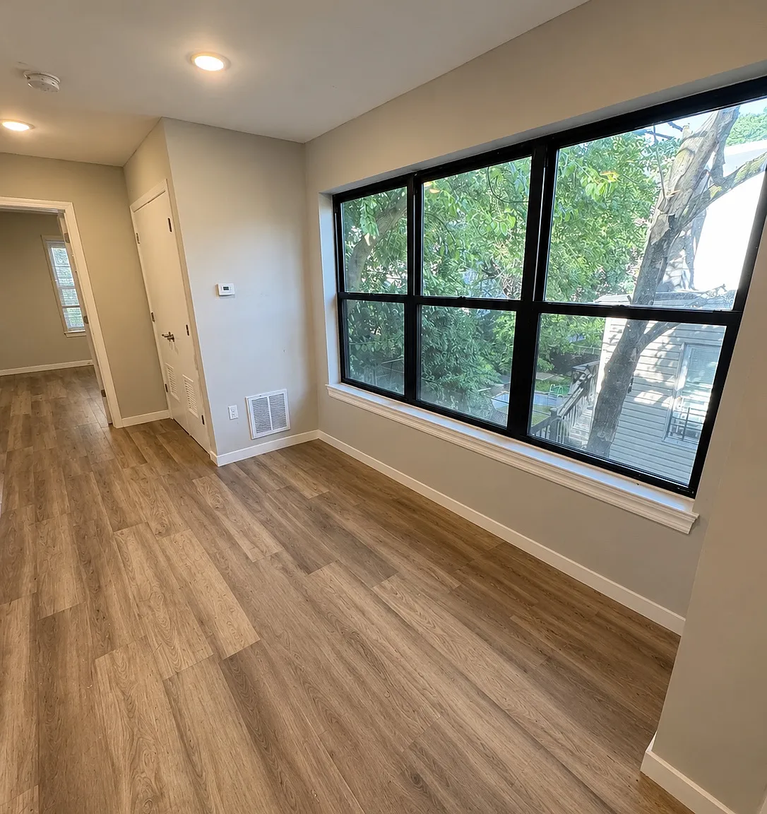 1 bed, $1,636 — Photo 4