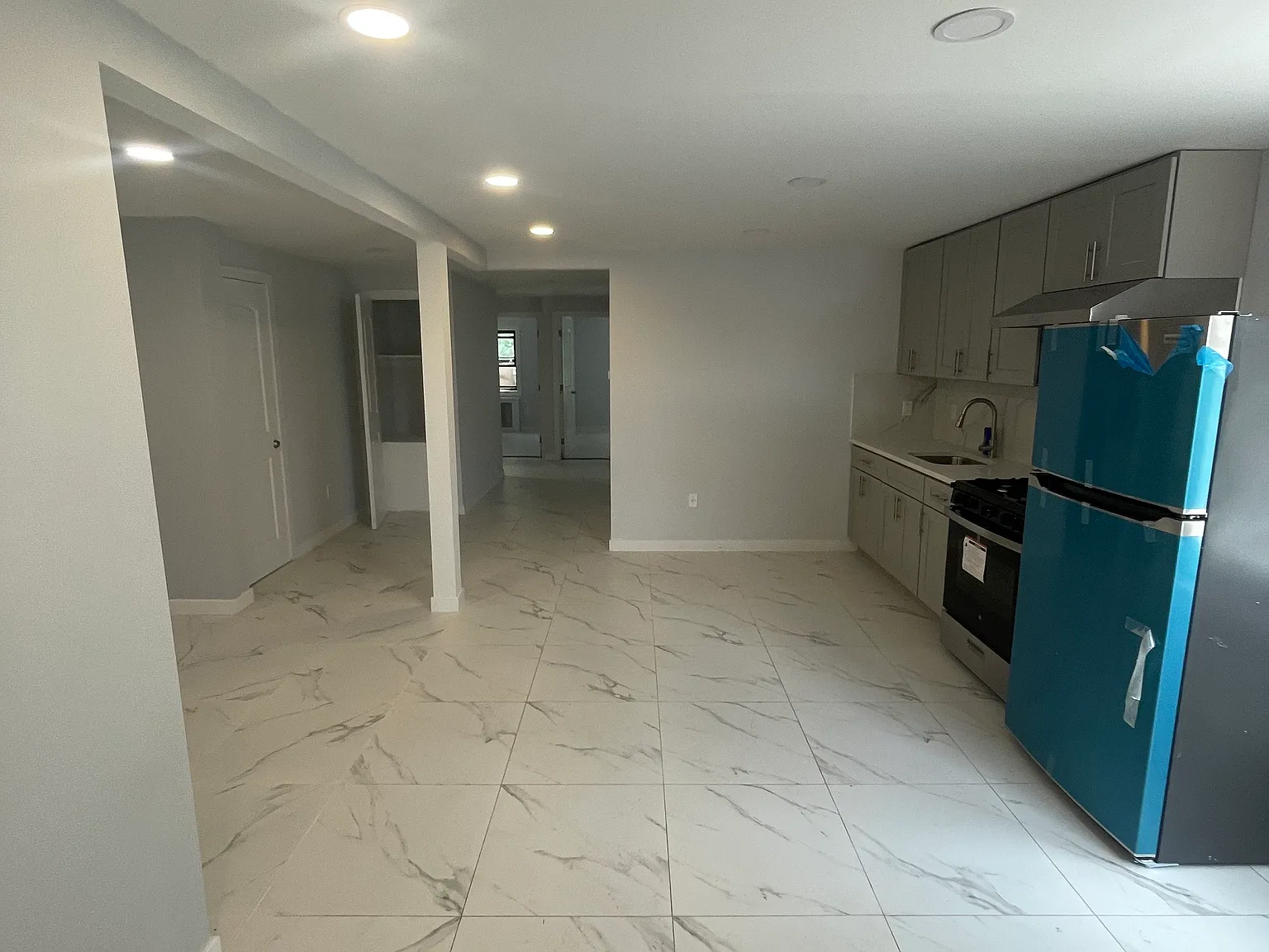 3 bed, 1000 sqft, $3,500 — Photo 2