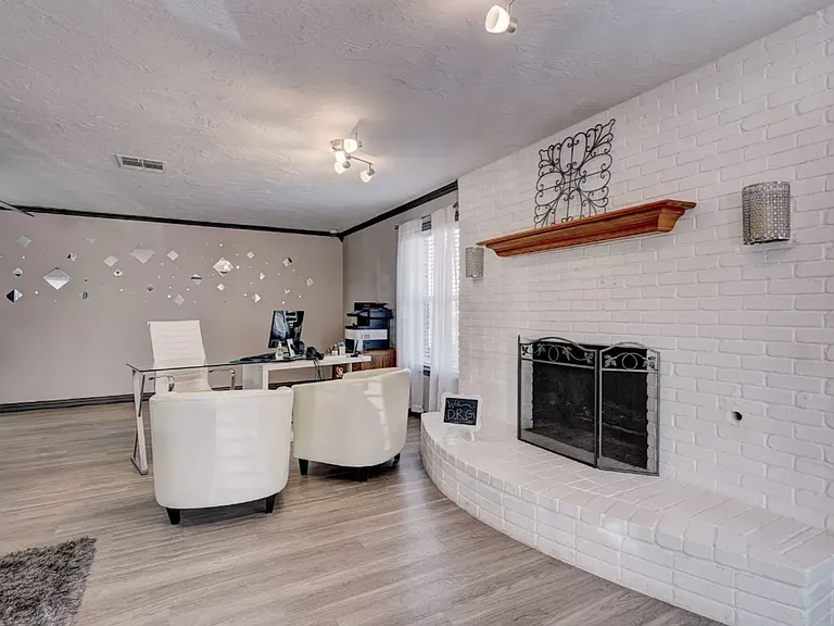 Sterling Park Apartments — Photo 9