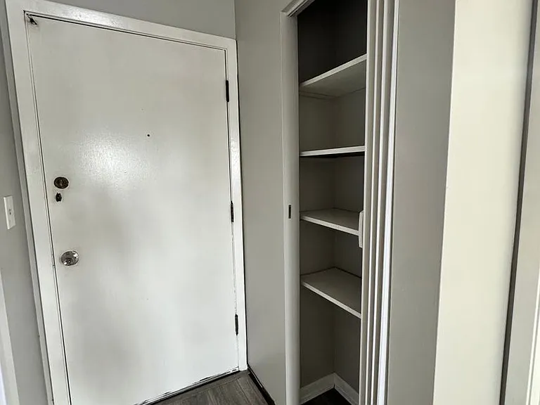 33rd Ave Apartments — Photo 15
