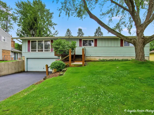 3013 Highland Dr, Cary, IL 60013