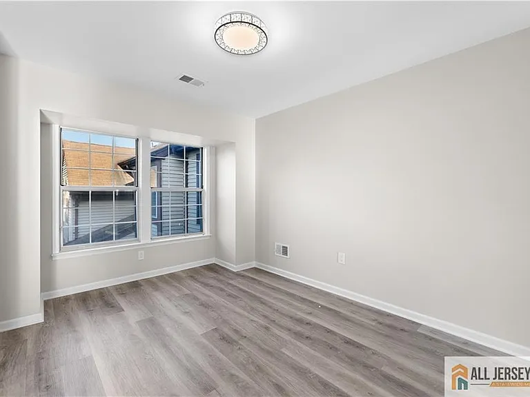 13 Canterbury Dr #13E — Photo 4