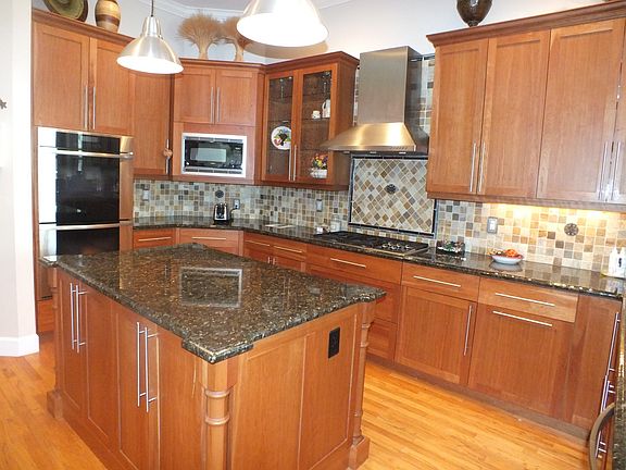 5th image of 470 Oriole Ln