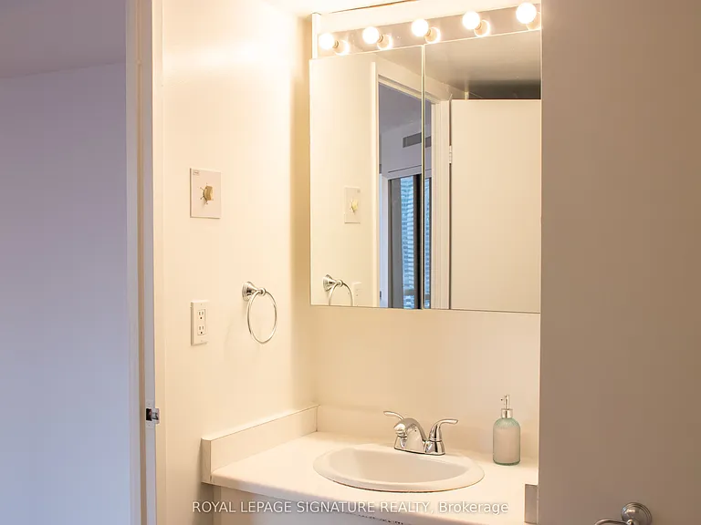 1001 Bay St #3403 — Photo 31