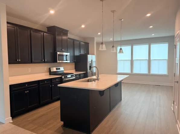1912 Chartermark Dr, Midlothian, VA 23114