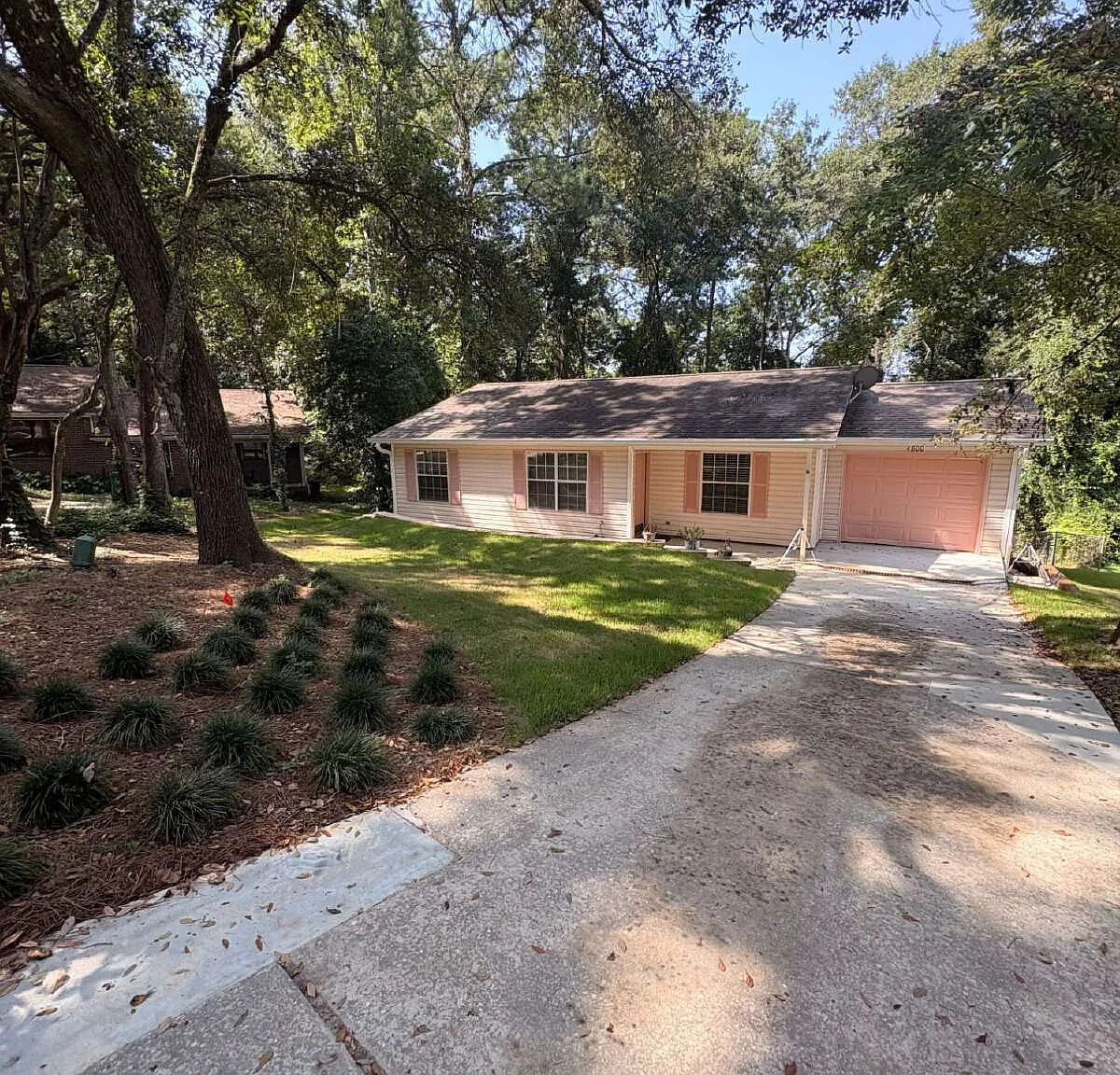3 bed, 2.0 bath, 1164 sqft, $2,295 — Photo 2