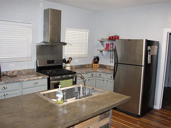 4th image of 503 W 9th St
