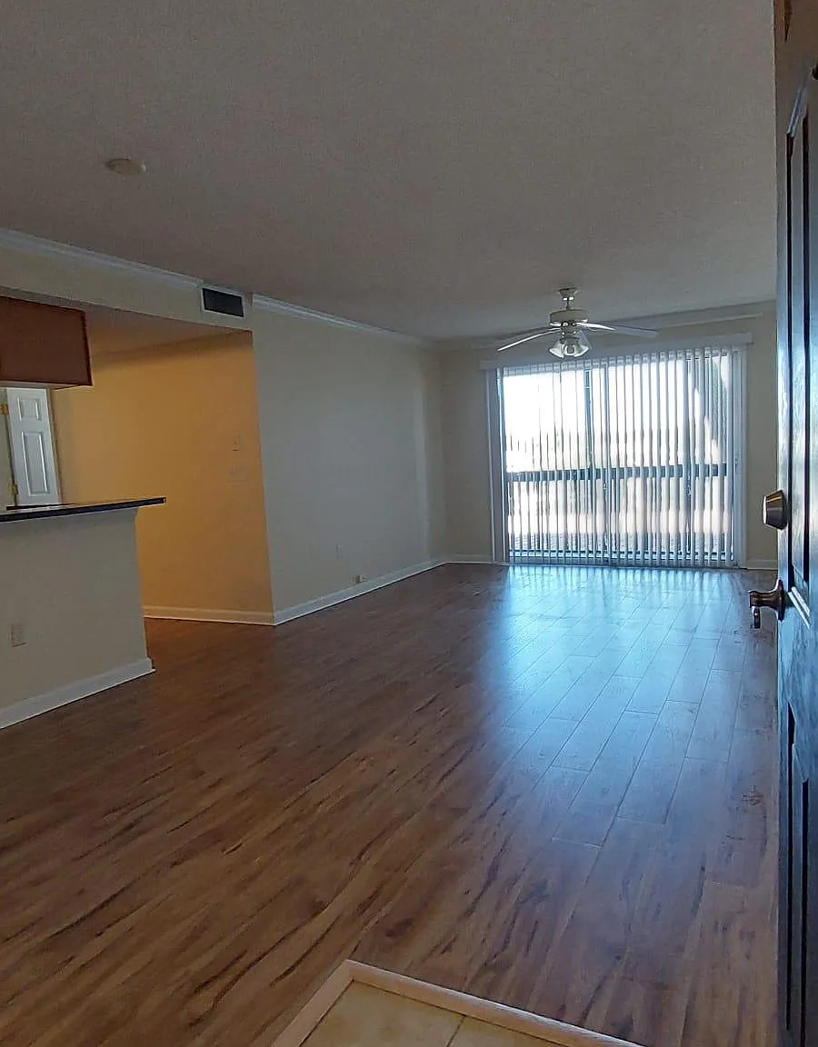 3 bed, 1137 sqft, $2,000 — Photo 1