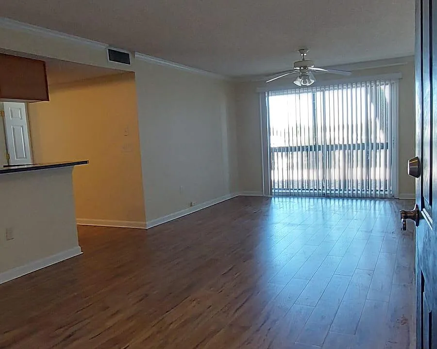 2500 Winding Creek Blvd #E201