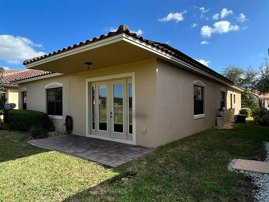 4 bed, 3.0 bath, 2202 sqft, $3,500 — Photo 4
