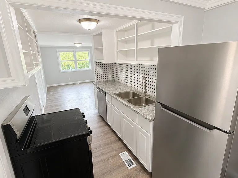 856 Lake City Hwy — Photo 7