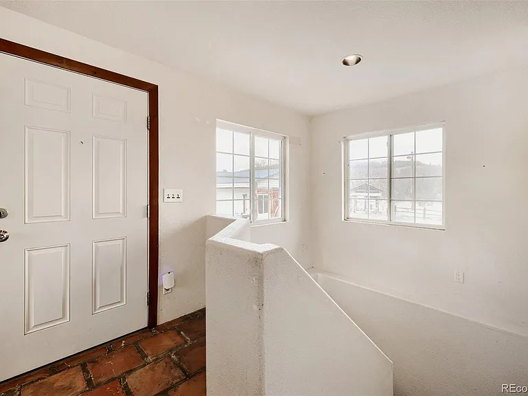433 W Tomah Rd — Photo 14