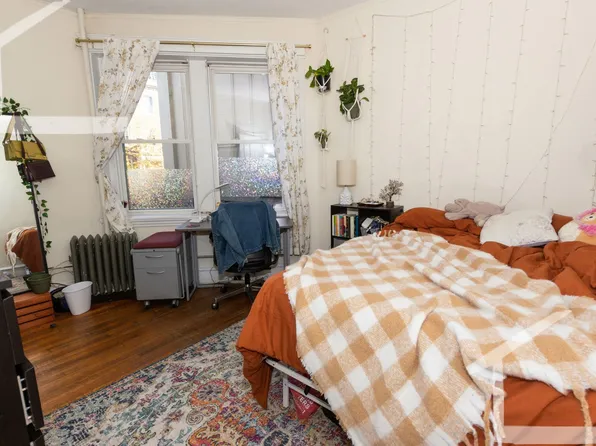 329 Saint Paul St #3, Brookline, MA 02446