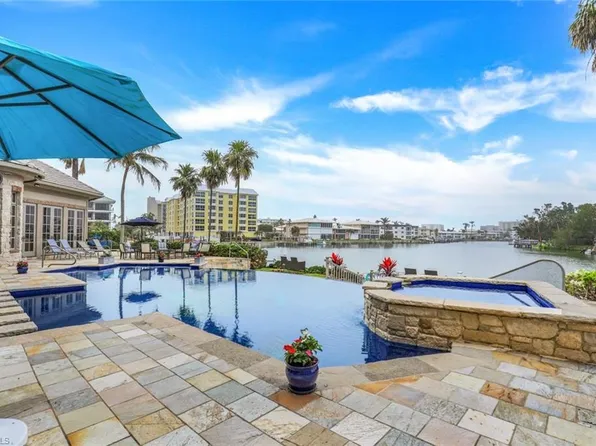 1839 Hurricane Harbor LN, NAPLES, FL 34102
