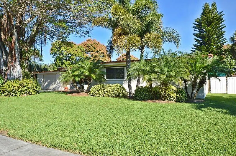 3 bed, 1597 sqft, $4,950 — Photo 2