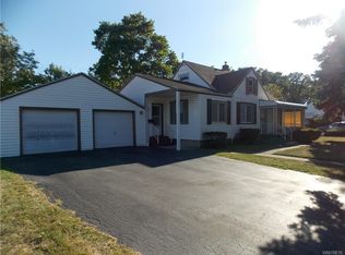 6289 S Whitham Dr, Niagara Falls, NY 14304