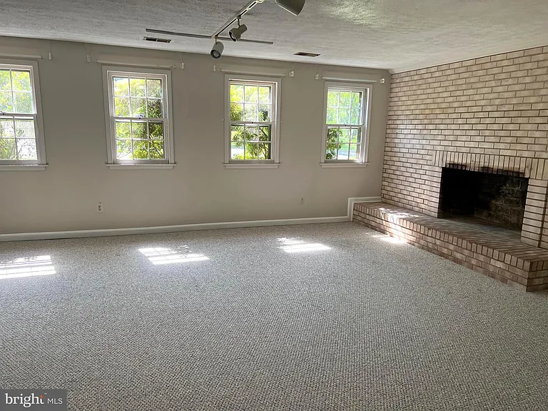 8523 Tysons Ct — Photo 7