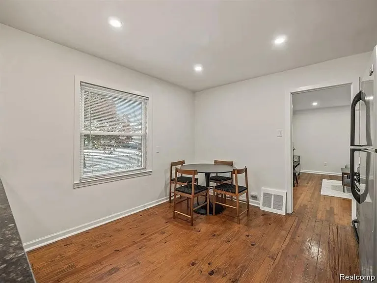 3350 Prairie Ave — Photo 6