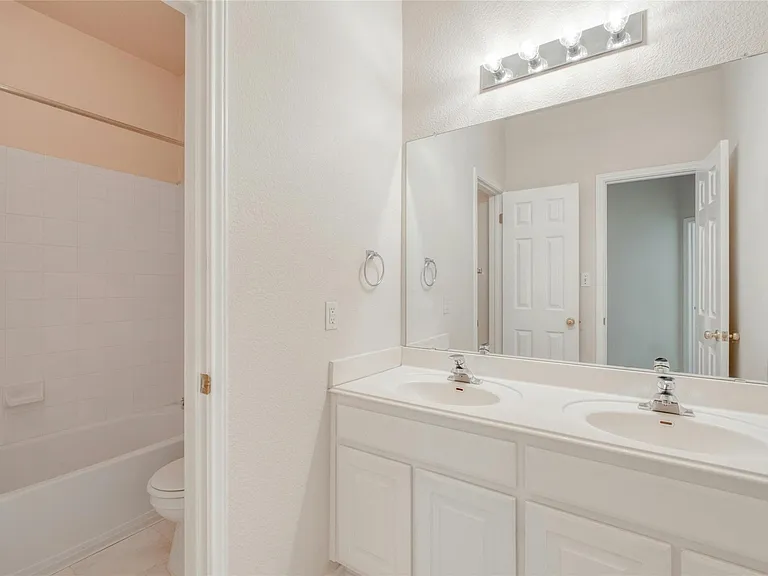 2310 Kristen Ln — Photo 22