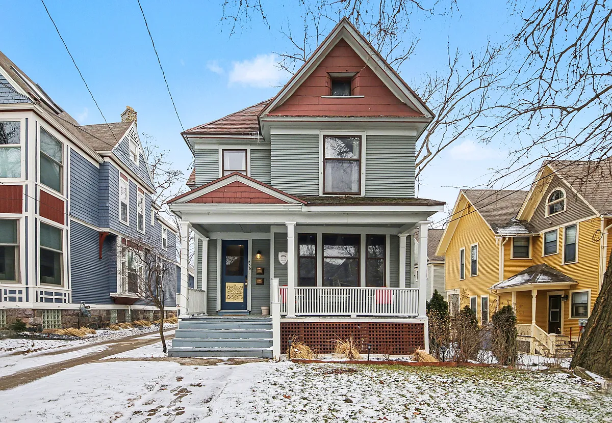 Photo 2 of 47 - 256 Union Ave SE #2 - Grand Rapids, MI Building Photo - 256 Union Ave SE #2