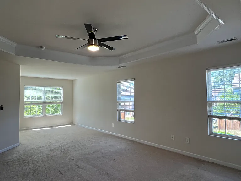 416 Charleville Ct — Photo 32