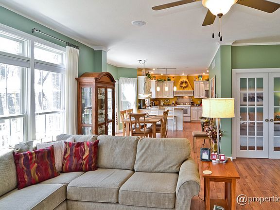 Living Room/Dining Room