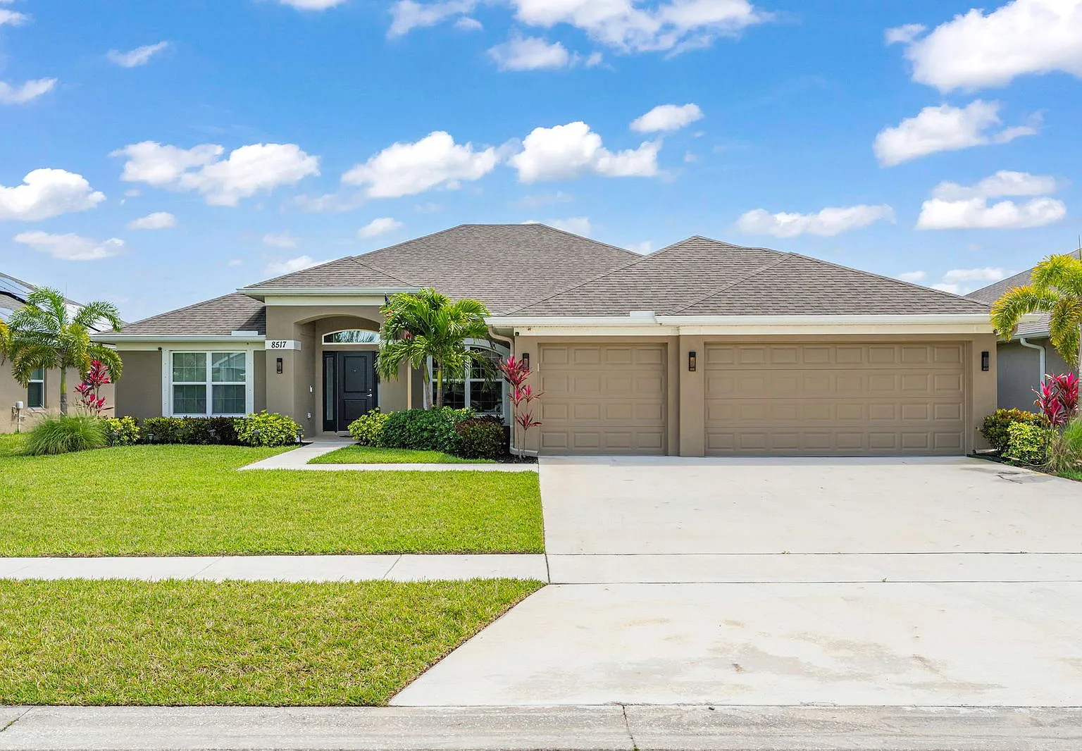 4 bed, 3.0 bath, 2528 sqft, $3,000 — Photo 1