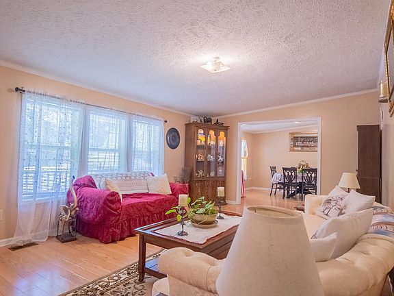 5th image of 95 Roberts St