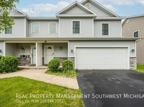 2523 Holiday House Rd, Saint Joseph, MI 49085
