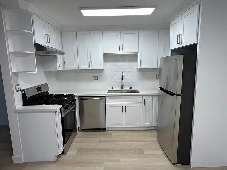 4415 W 170th St #5 — Photo 1