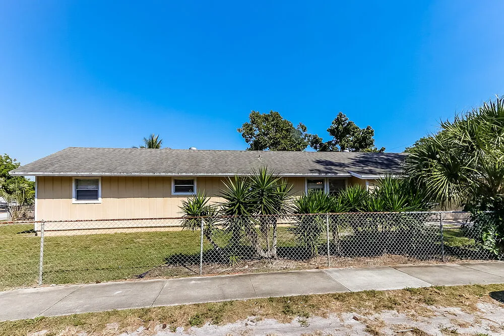 3 bed, 2.0 bath, 1844 sqft, $2,700 — Photo 3