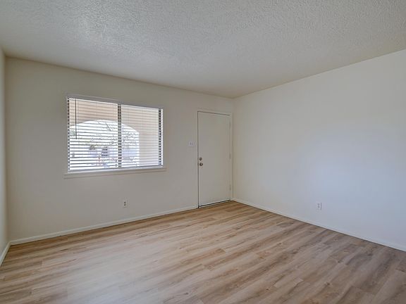 3rd image of 12517 Monarch Dr NE