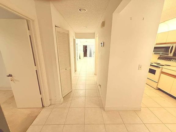5th image of 10062 Hickorywood Place