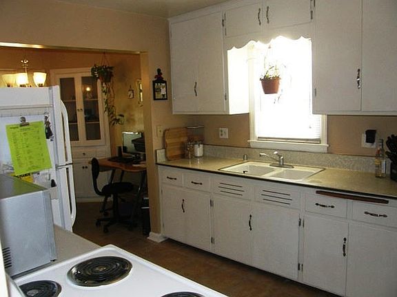 3rd image of 4577 S Howell Ave