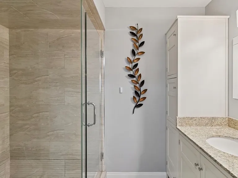 601 W Huntington Commons Rd #305 — Photo 13