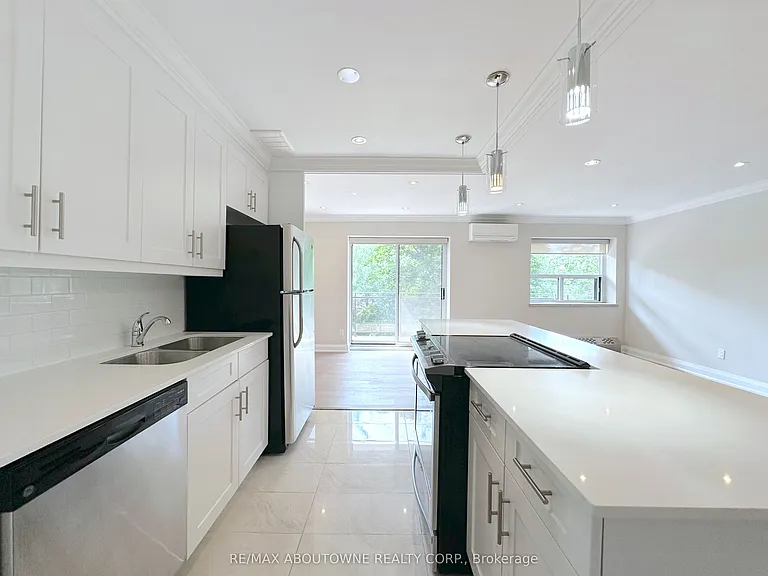135 Allan St #310 — Photo 3