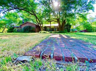 2304 Agnew St, Bonham, TX 75418