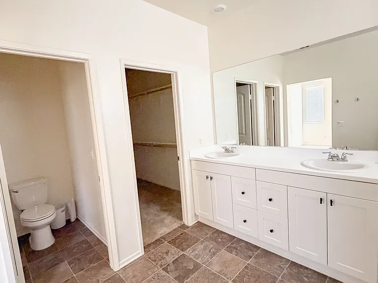 30422 Town Square Dr — Photo 38