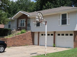 7504 NW 79th St, Kansas City, MO 64152