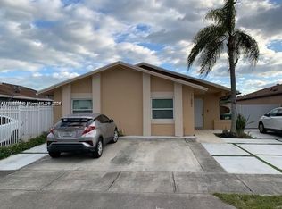 11882 SW 209th Ter, Miami, FL 33177