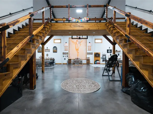 143 County Rd, Paige, TX 78659