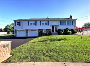 10 Bridle Path Ln, West Haven, CT 06516