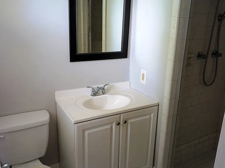 1601 Dartmore Dr N — Photo 3