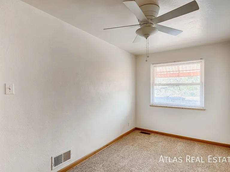 2714 N Grove St — Photo 13