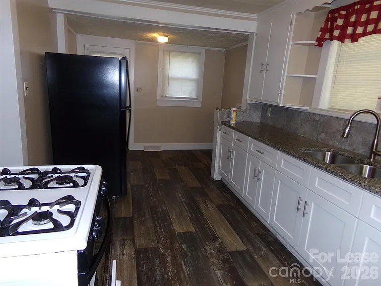 729 Spruce St — Photo 3