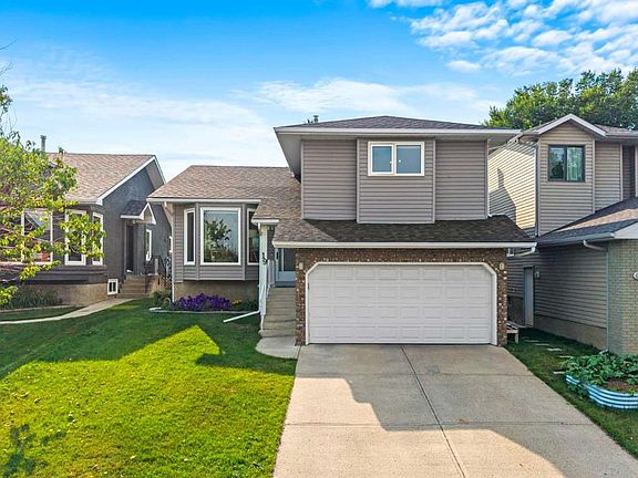2nd image of 19 E Macewan Meadow Cres NW
