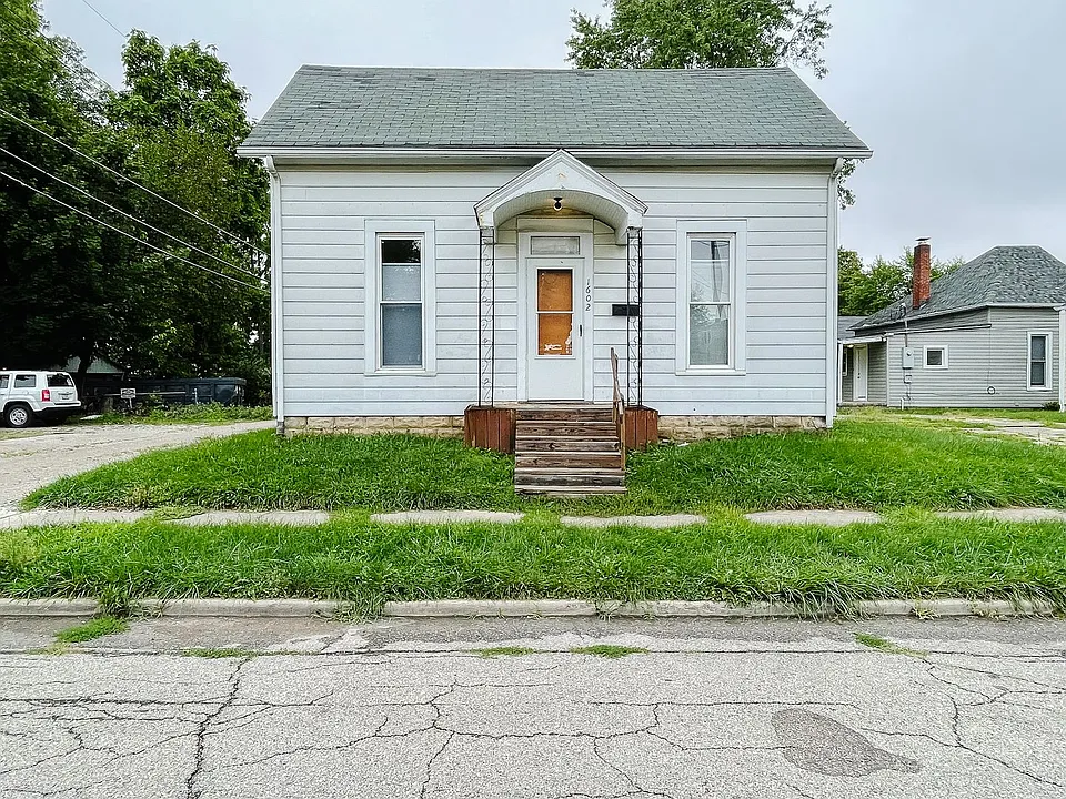 1602 W Main St